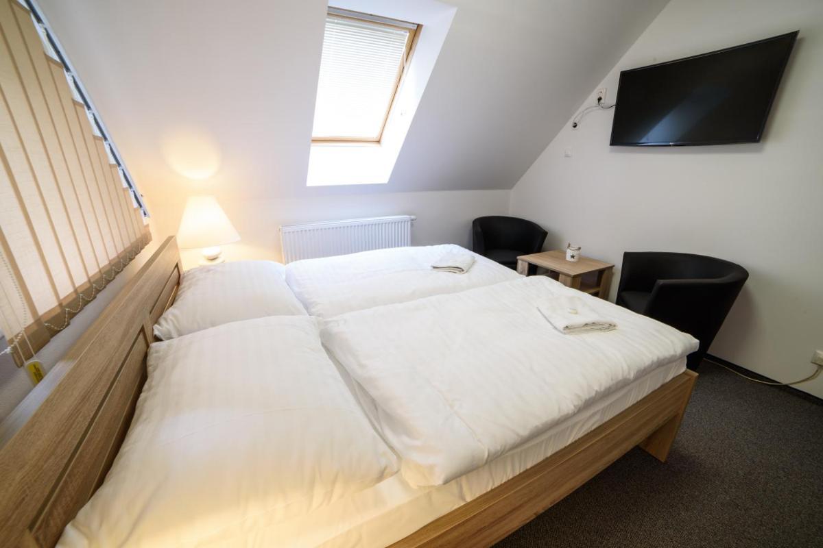 Hotel Motorest-Pension U Hrachu,S.R.O. Klatovy Esterno foto