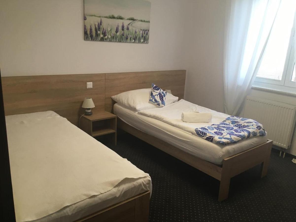 Hotel Motorest-Pension U Hrachu,S.R.O. Klatovy Esterno foto