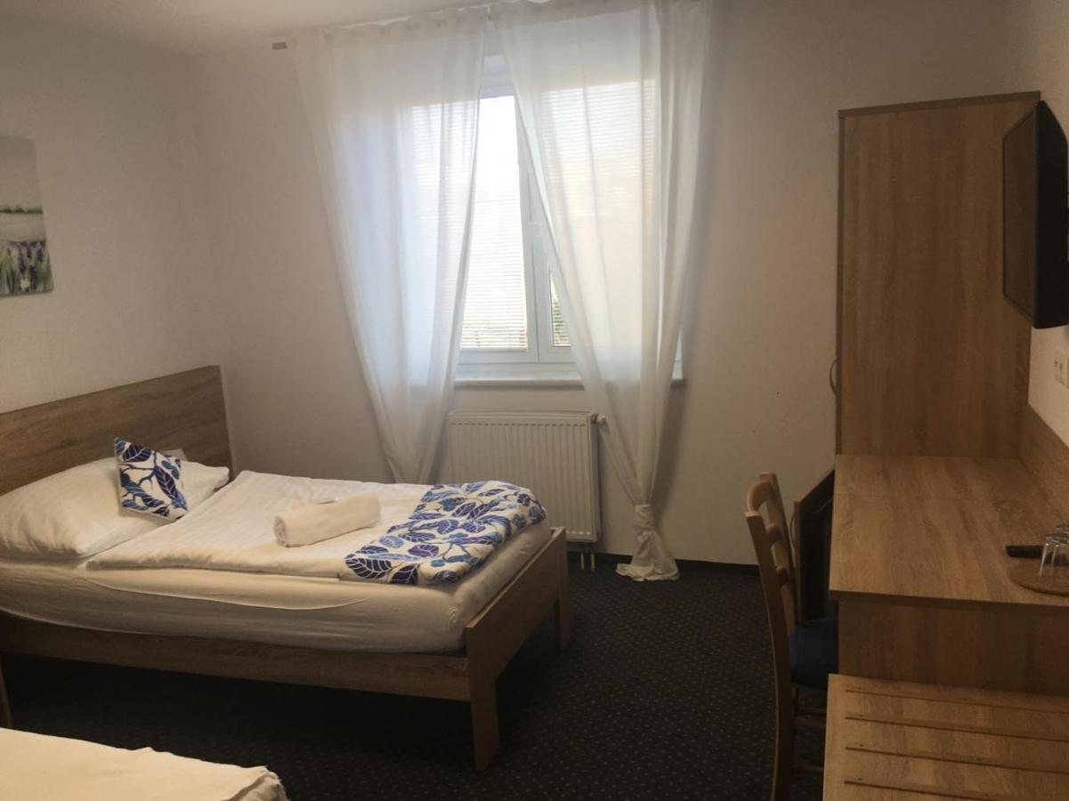 Hotel Motorest-Pension U Hrachu,S.R.O. Klatovy Esterno foto